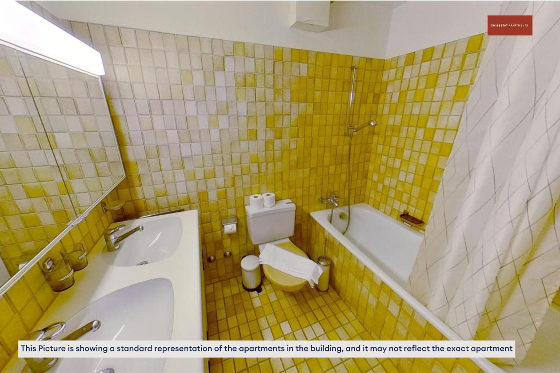 Chic 3-bedroom Near Center Apartment *