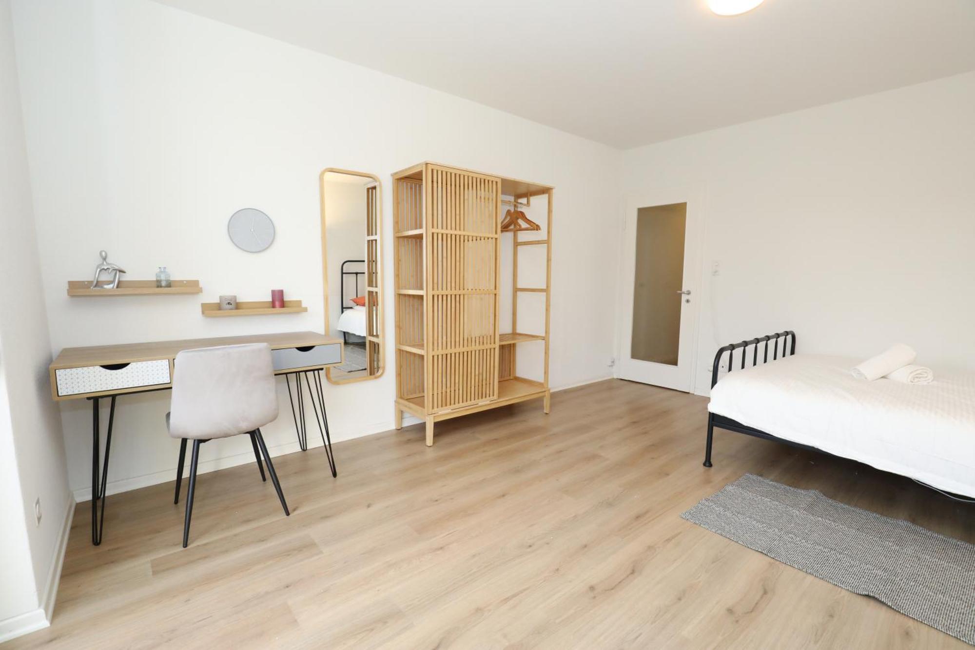 Apartment Spacious Parkside In With Balcony