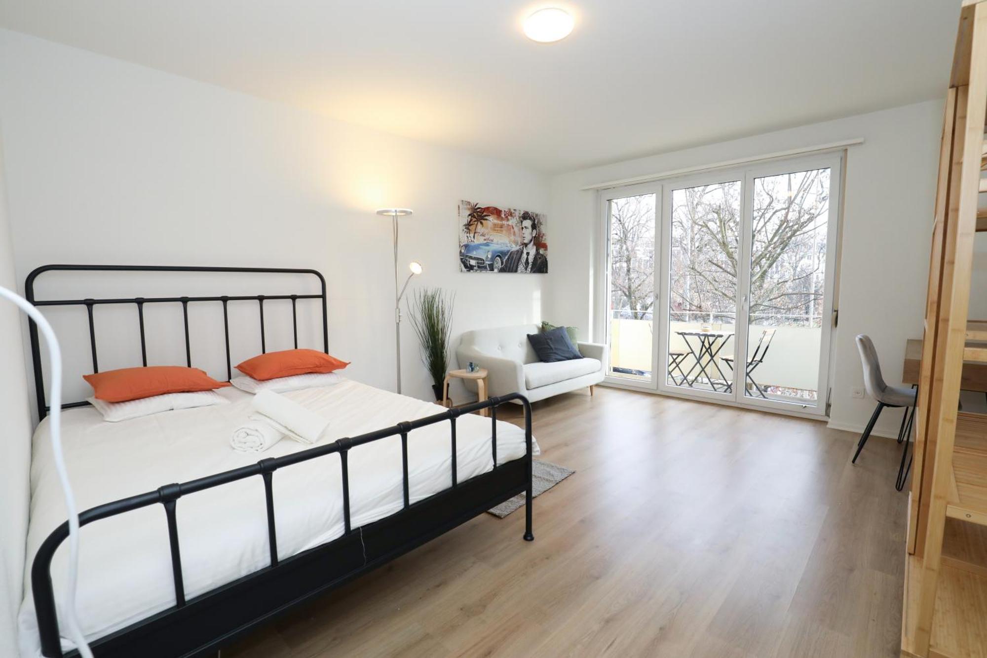 Apartment Spacious Parkside In With Balcony