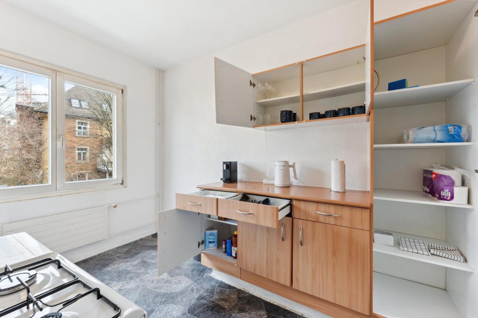 Basic 2br With Full Kitchen *