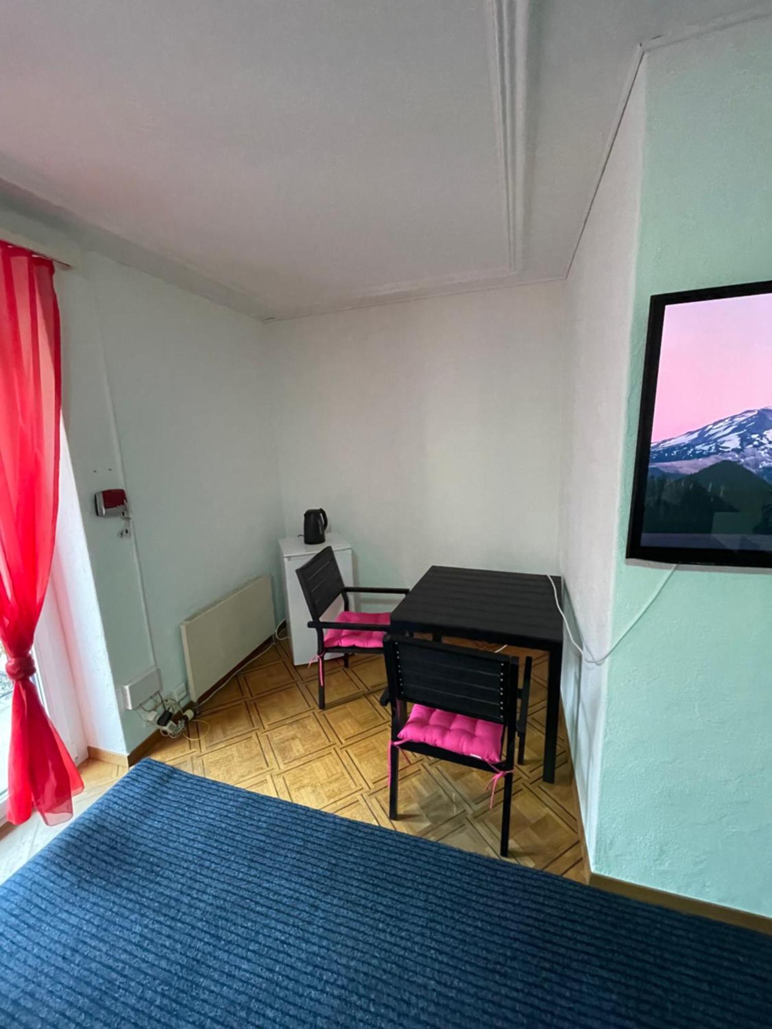4 Preiswertes Zimmer In Privater Wohnung, Kein Hotel, Ohne Personal, Zum Uebernachten *