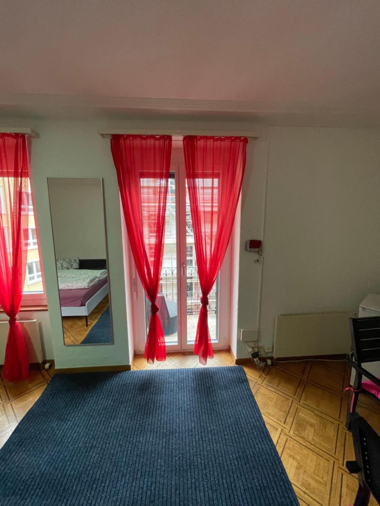 Homestay 4 Preiswertes Zimmer In Privater Wohnung, Kein Hotel, Ohne Personal, Zum Uebernachten