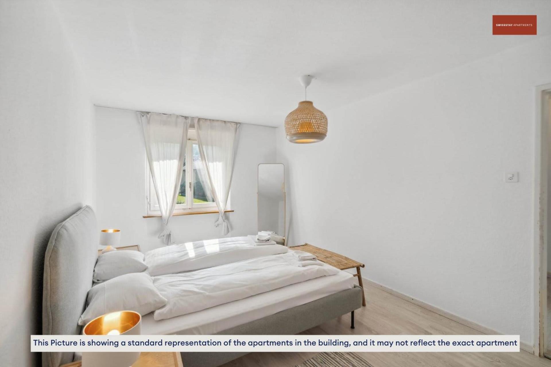 Basic 3br With Balcony Near Hb *
