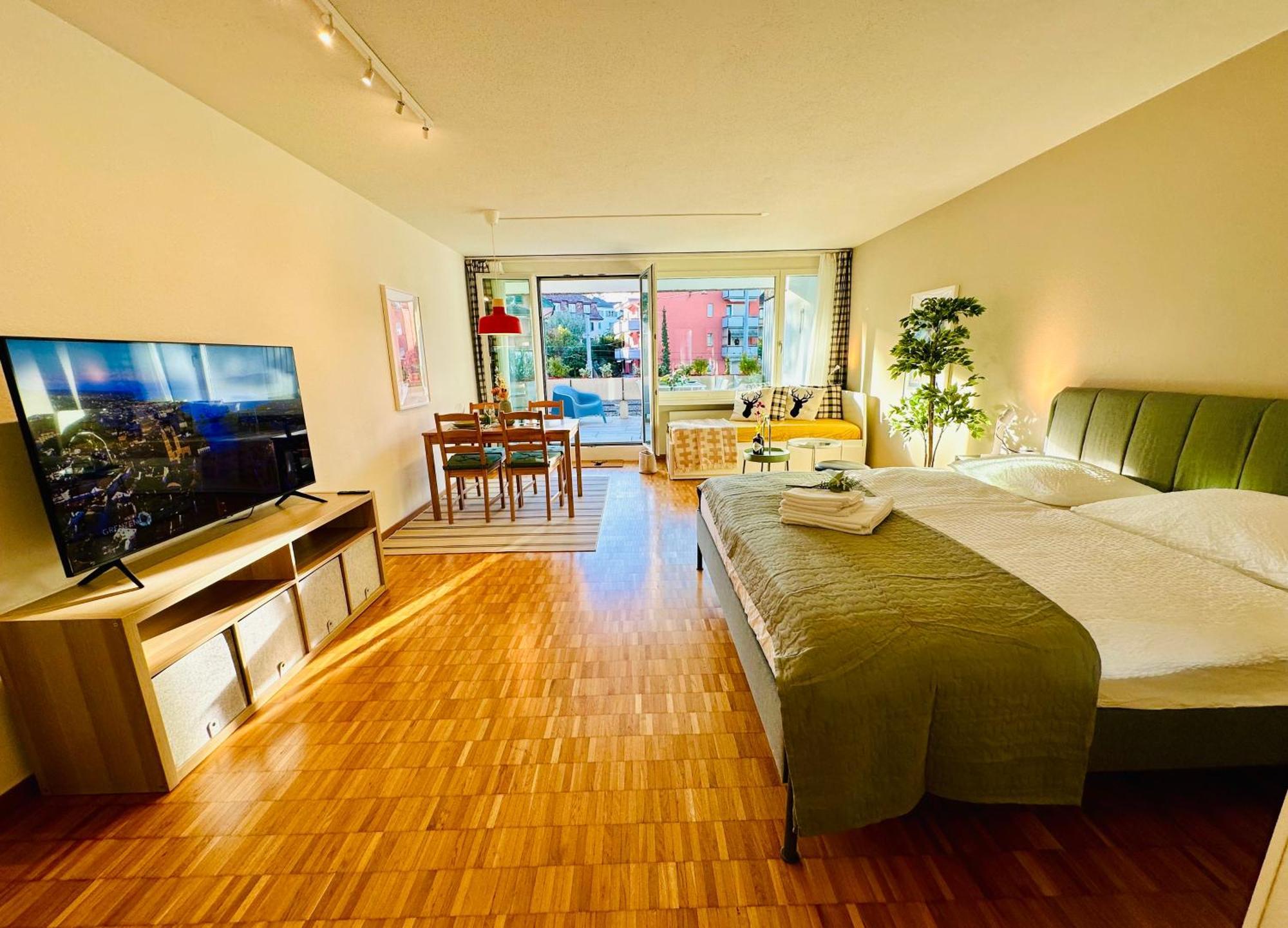 New With Sunny Terrace & Air Condition * Zürich
