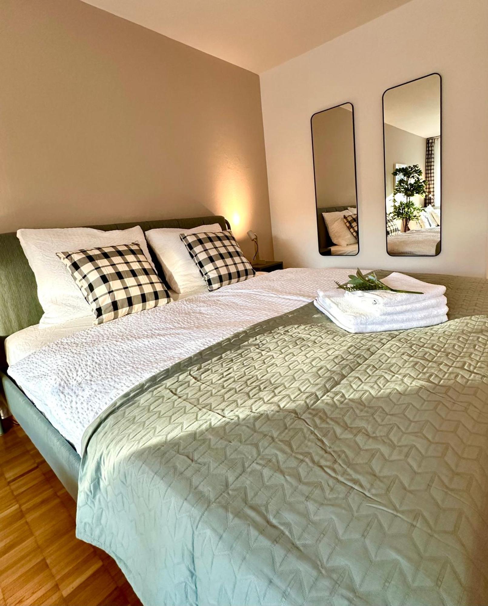 New With Sunny Terrace & Air Condition * Zürich