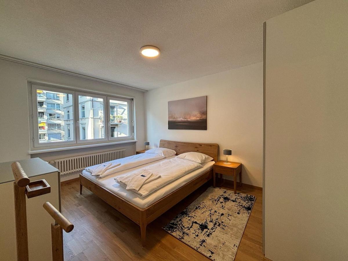 Modern 2br In The Center - Hoesch 12 *