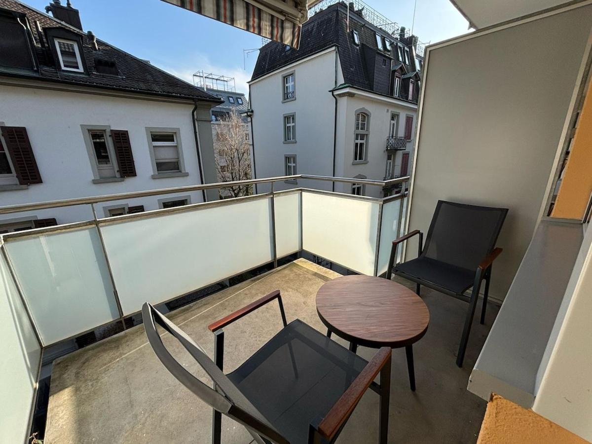 Modern 2br In The Center - Hoesch 12 Apartment