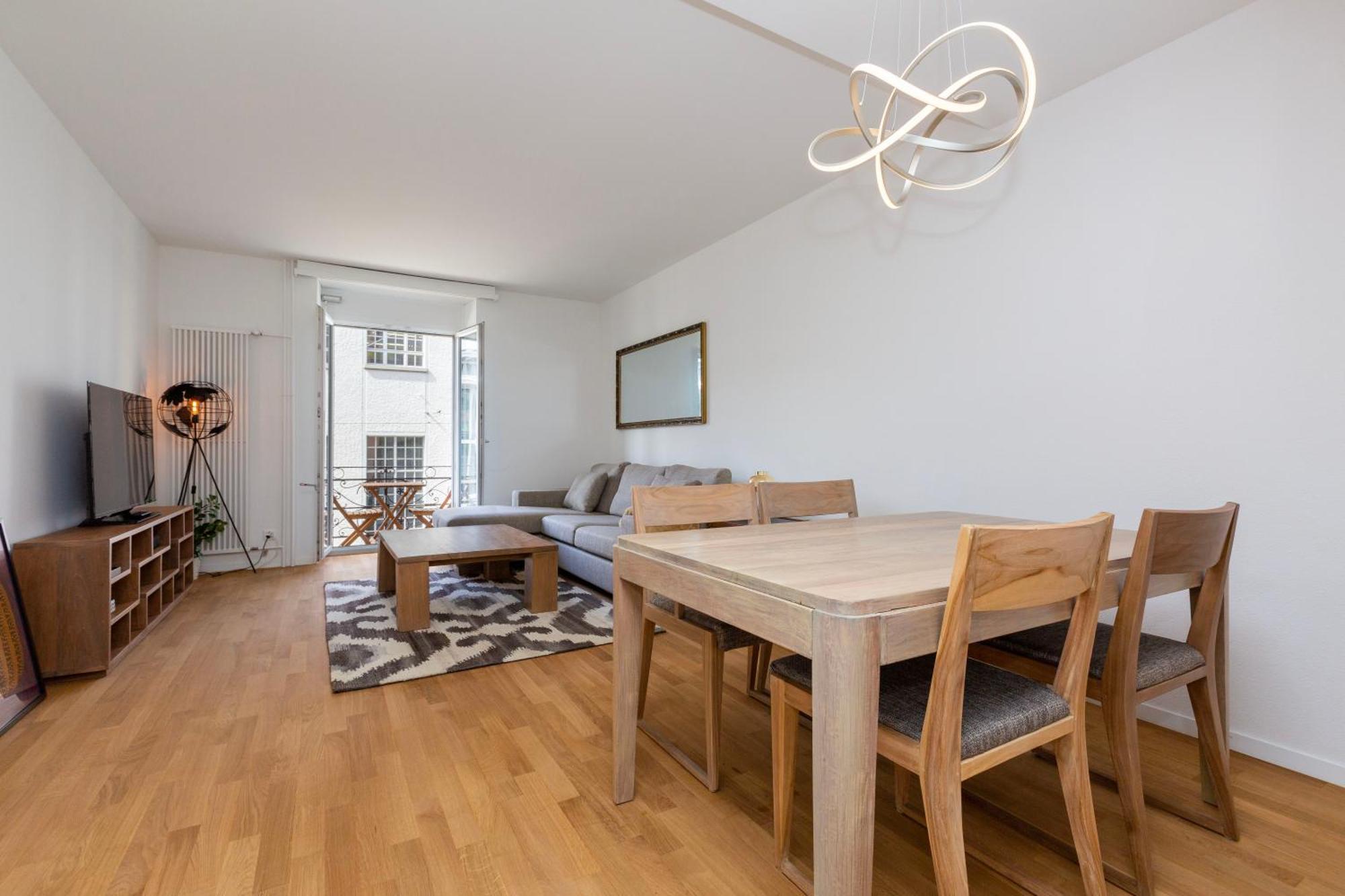 Kaya 2a - Downtown 2br With Balcony *