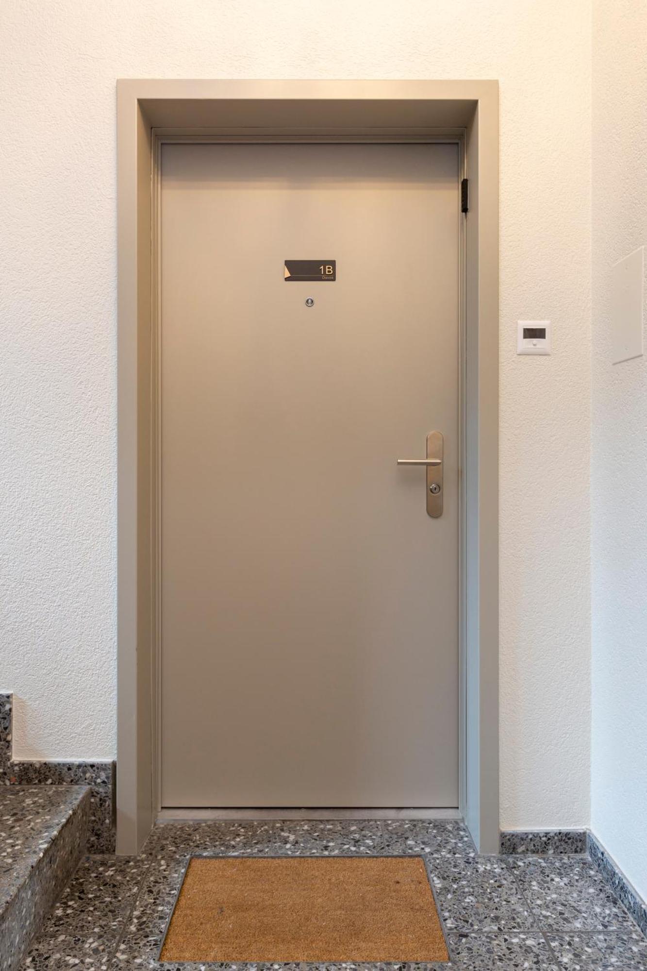 Kaya 1b Zurich