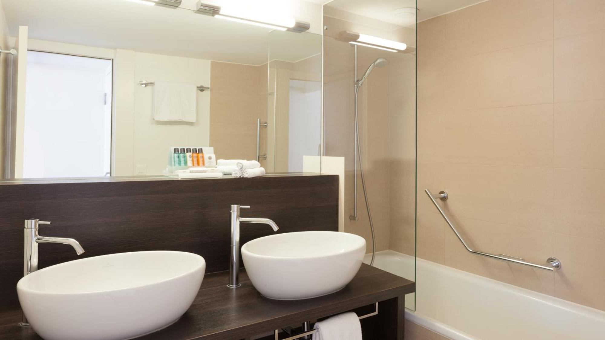 Crowne Plaza By Ihg Hotel