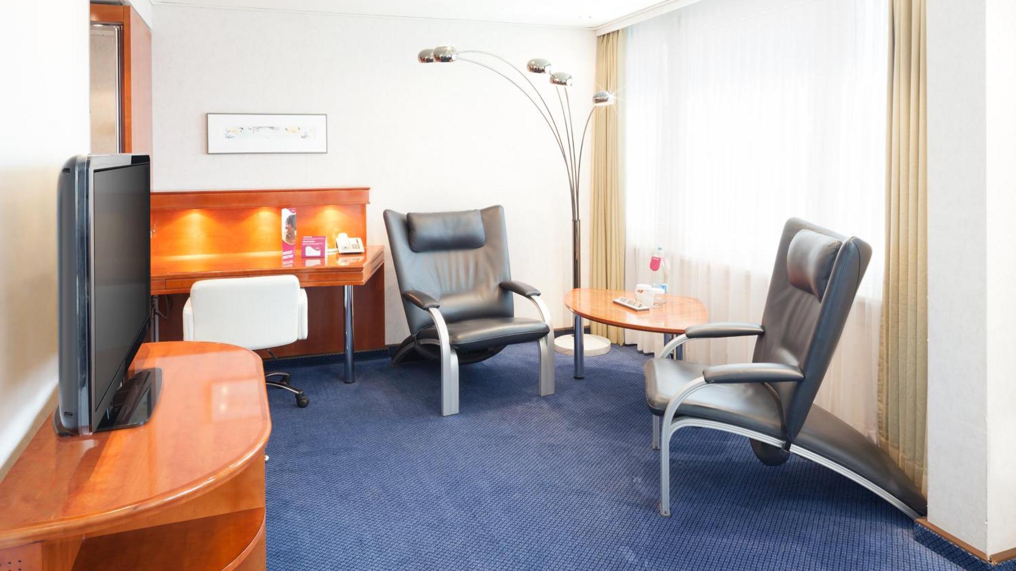 Crowne Plaza By Ihg Hotel