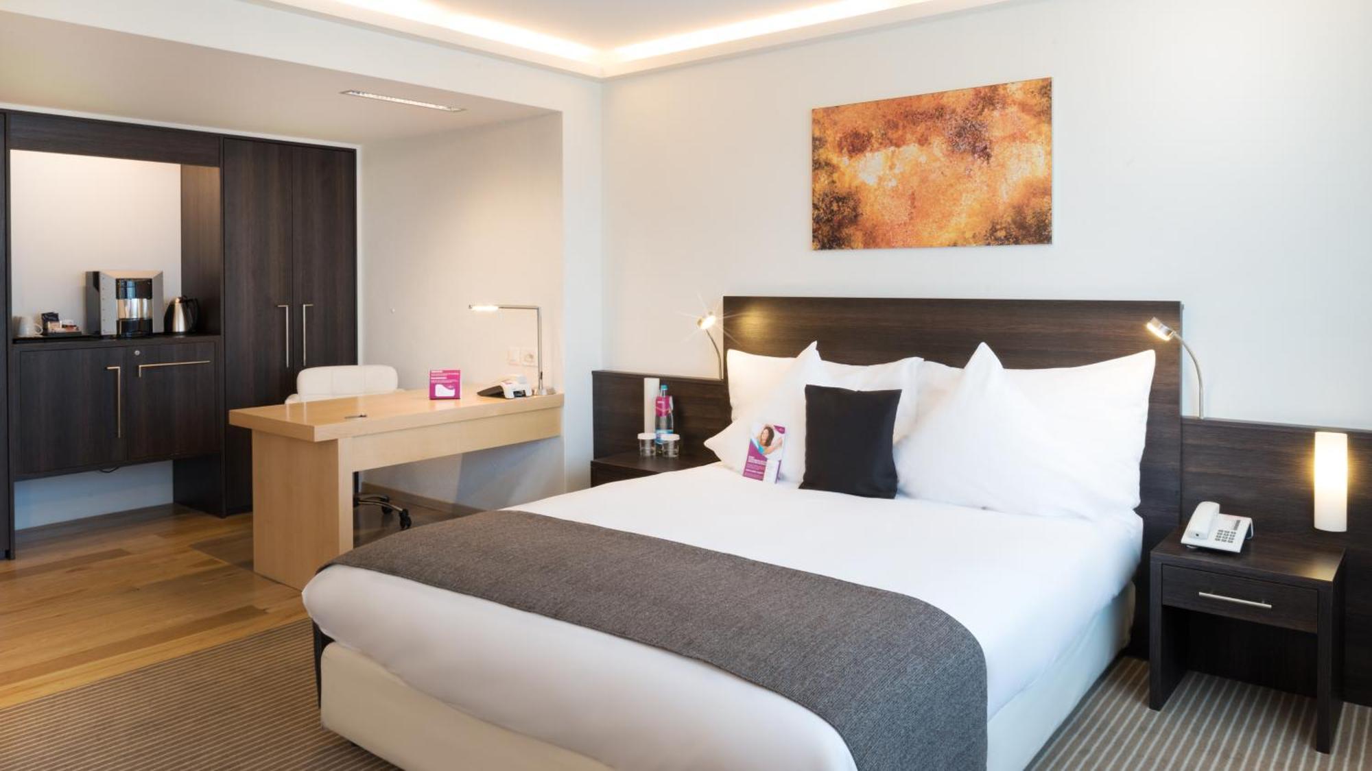 Crowne Plaza By Ihg Hotel 4*