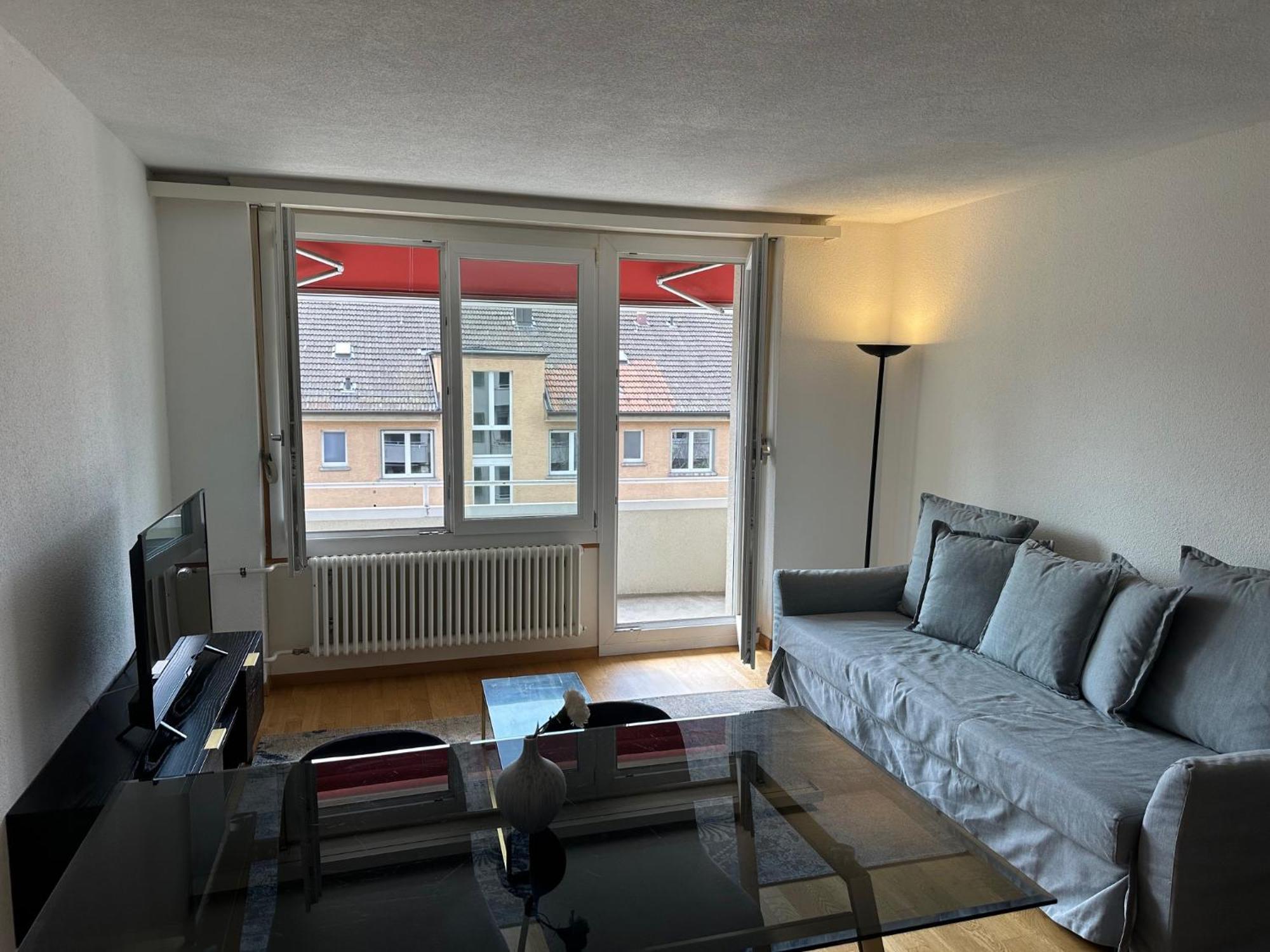 Apartment In West *