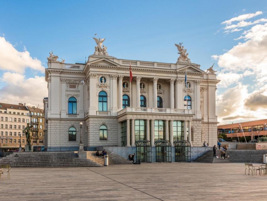 Lovely Right Next To The Opera And *