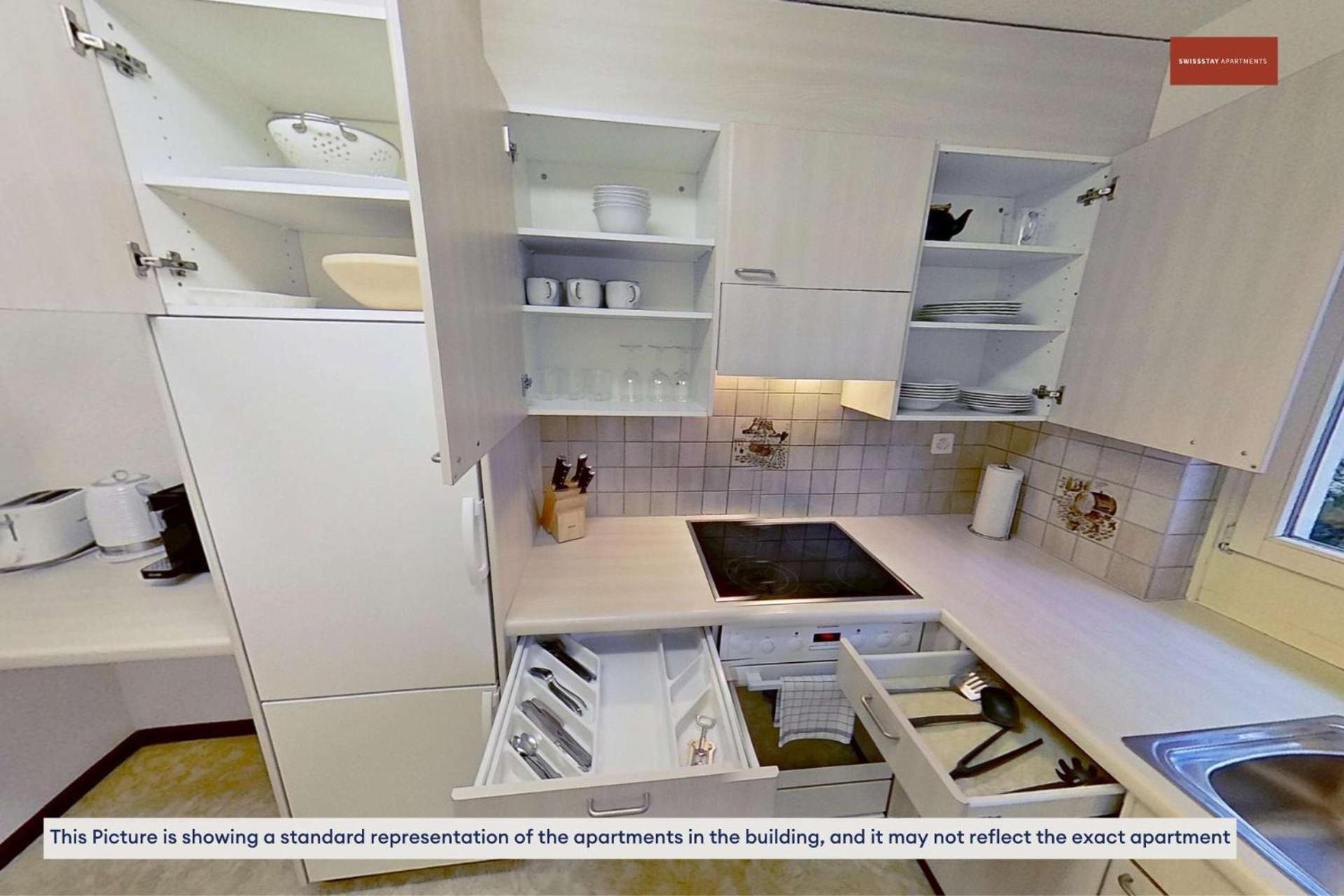 Basic 3br Flat With Balcony In Apartment Zurich