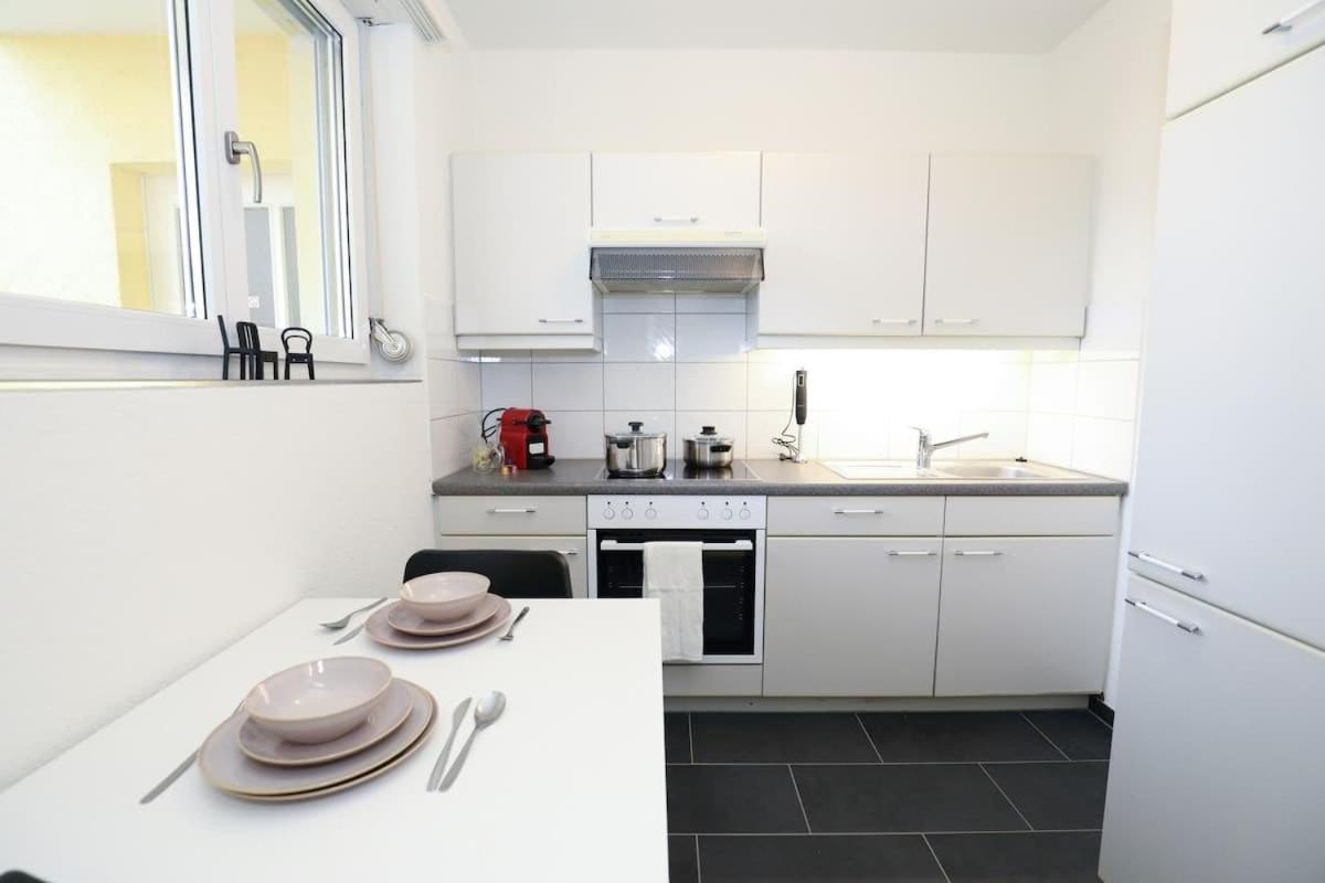 Spacious Parkside In With Balcony Apartment