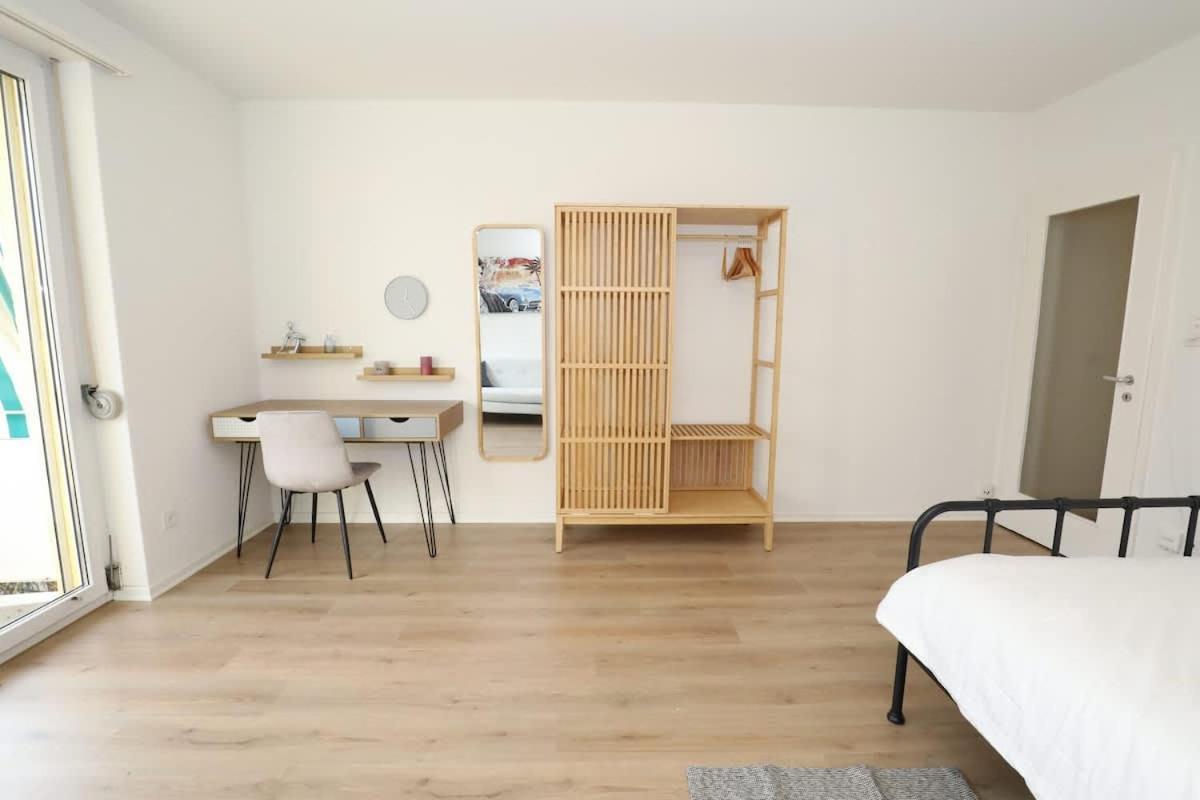 Spacious Parkside In With Balcony Apartment Zurich