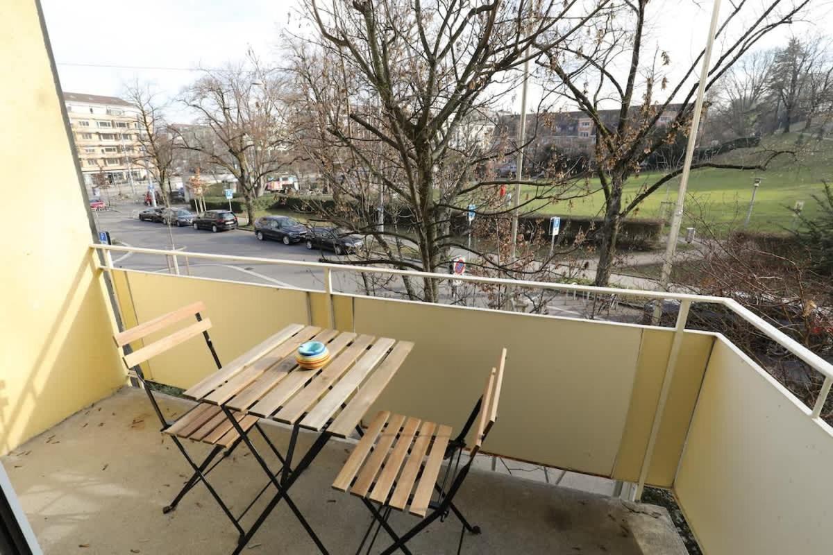 Spacious Parkside In With Balcony * Zurich