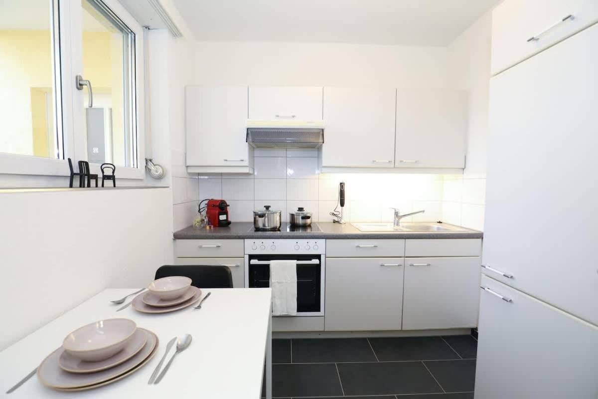 Spacious Parkside In With Balcony Apartment *