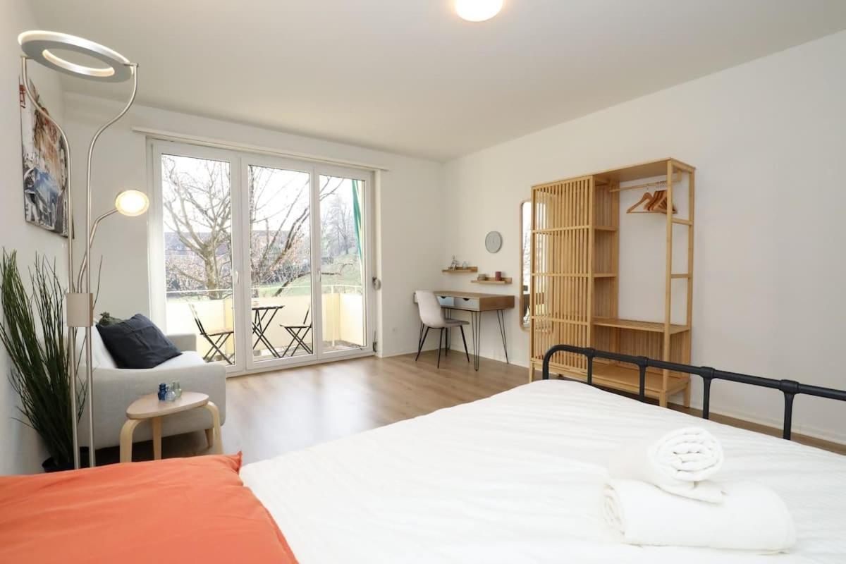 Apartment Spacious Parkside In With Balcony Zurich