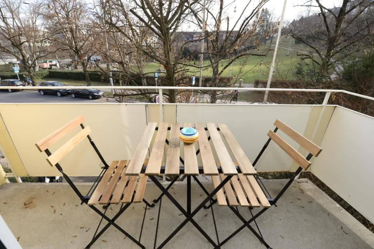 Spacious Parkside In With Balcony * Zurich