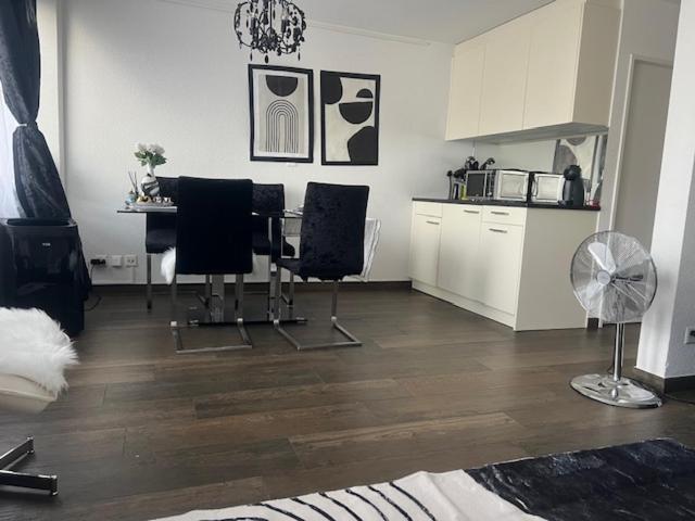 Executive Ac & Free Parking Apartment *