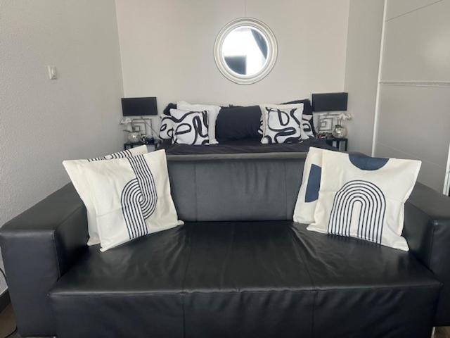 Executive Ac & Free Parking Apartment
