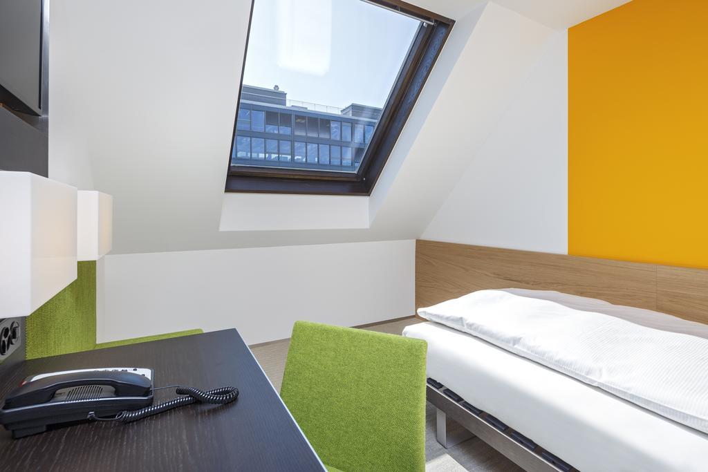 Hotel Zueri By Fassbind 4*