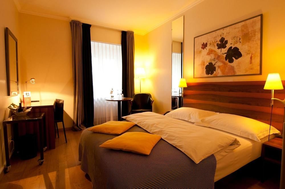 Plaza Hotel 4*