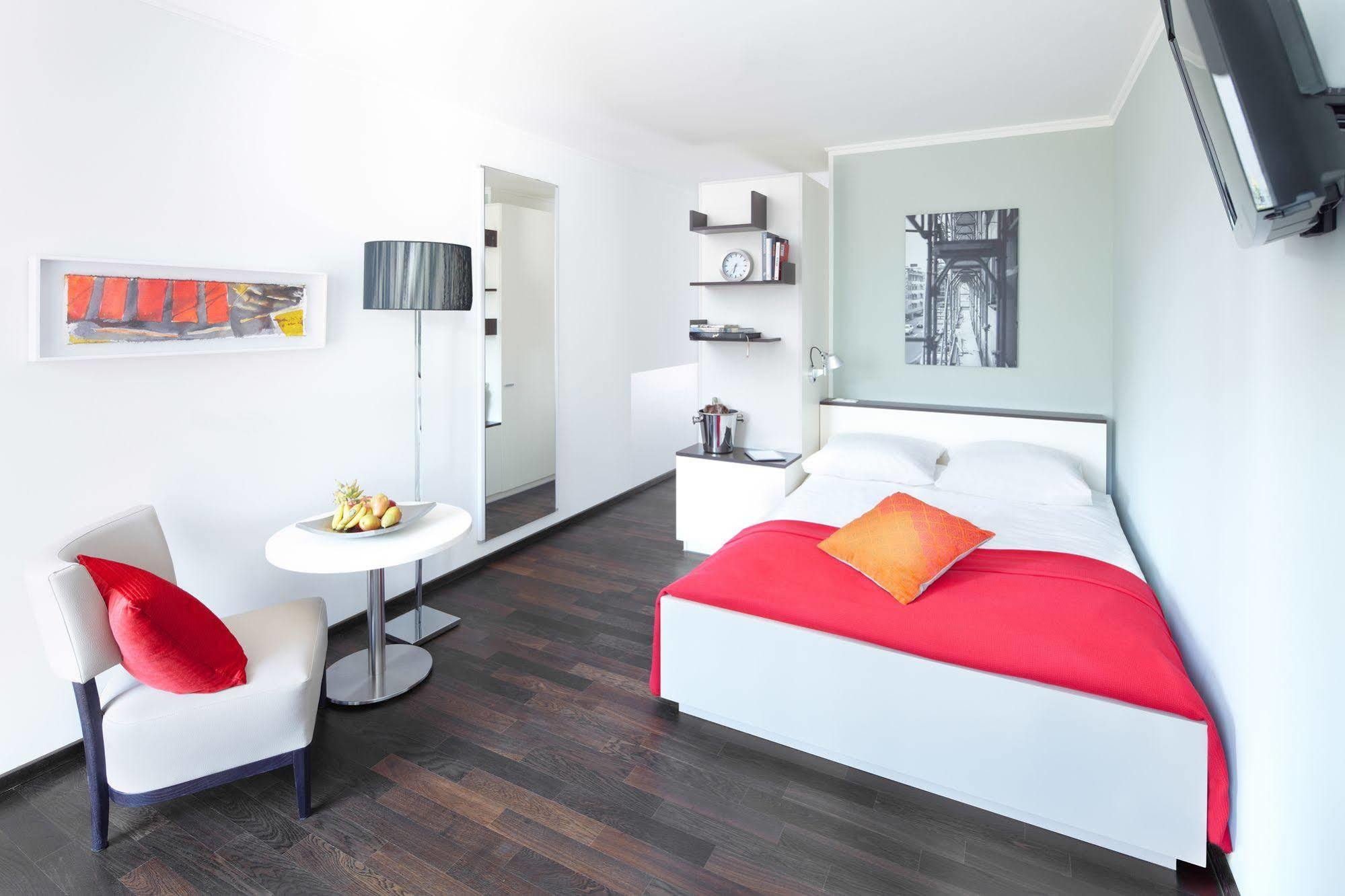 The Flag Hotel 2*