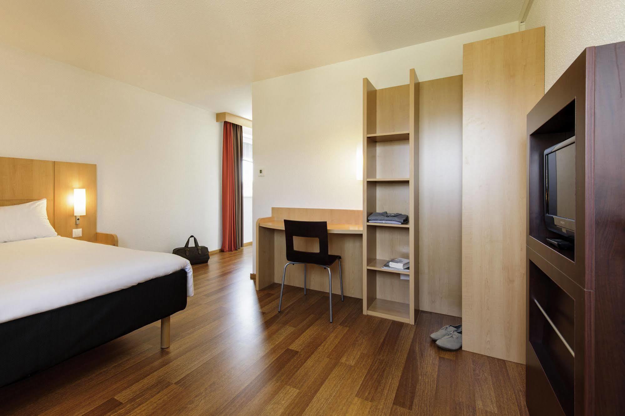 Hotel Ibis West