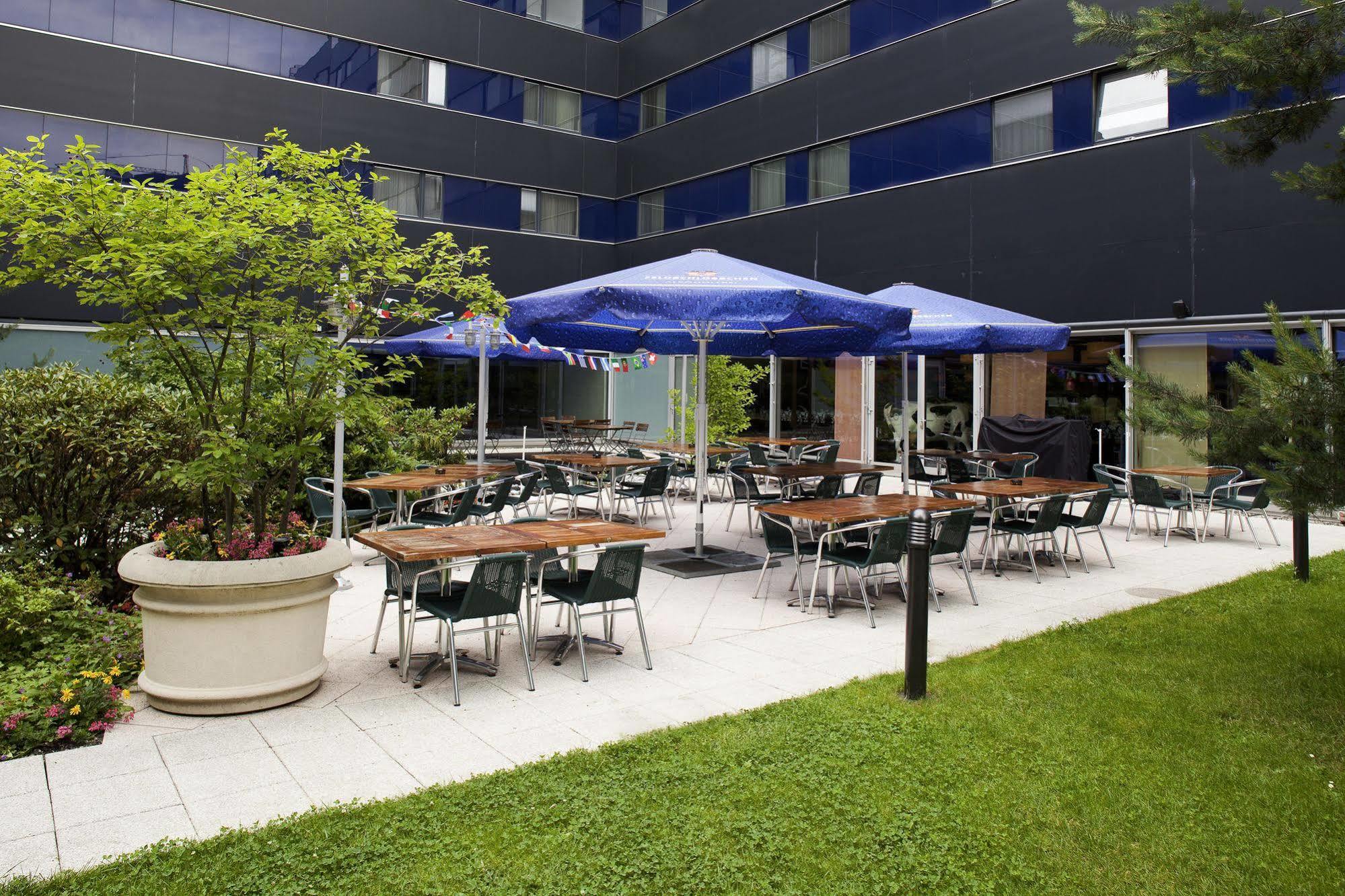 Ibis Budget West *