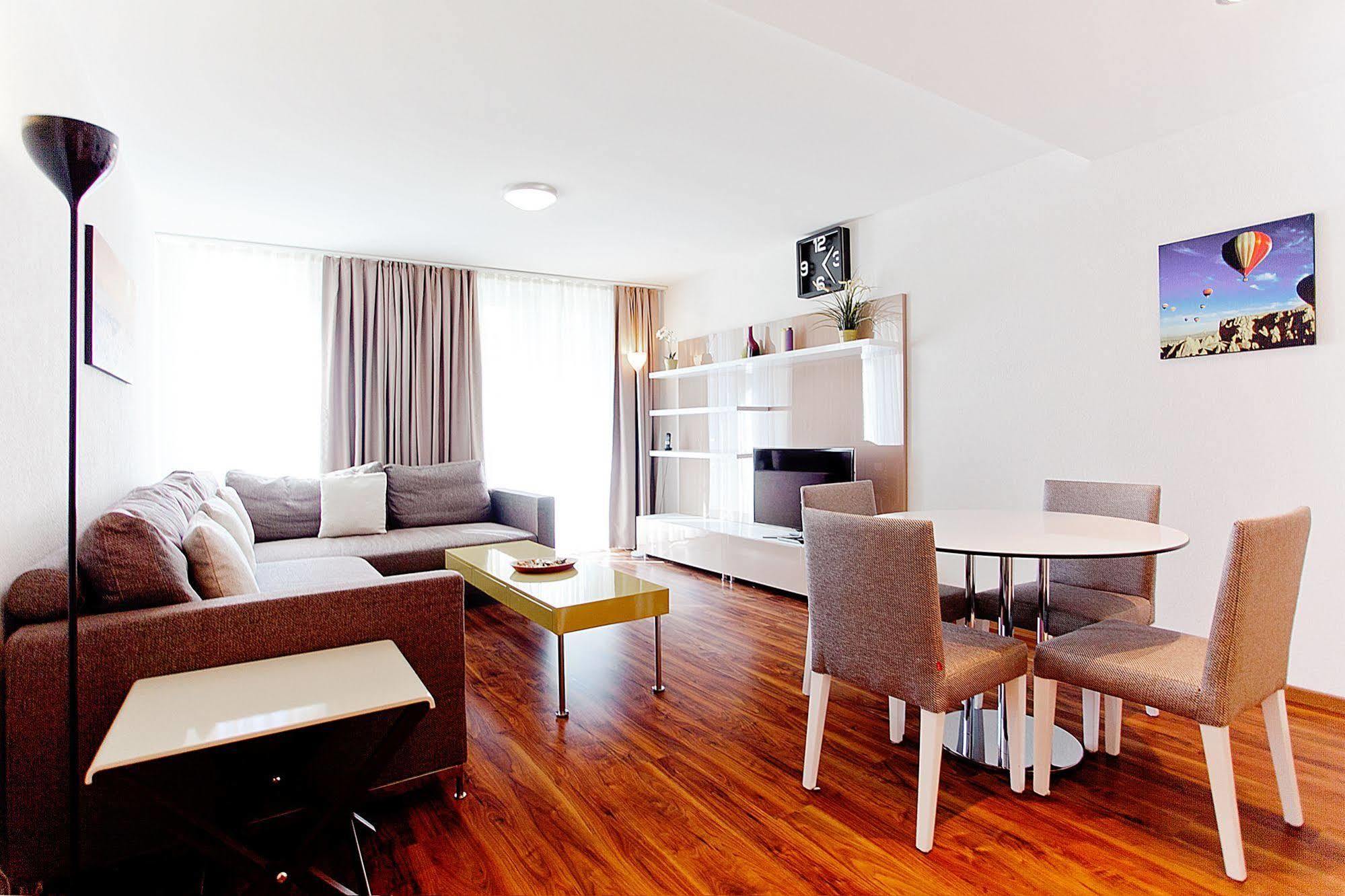 Apartment Premium By Livingdowntown