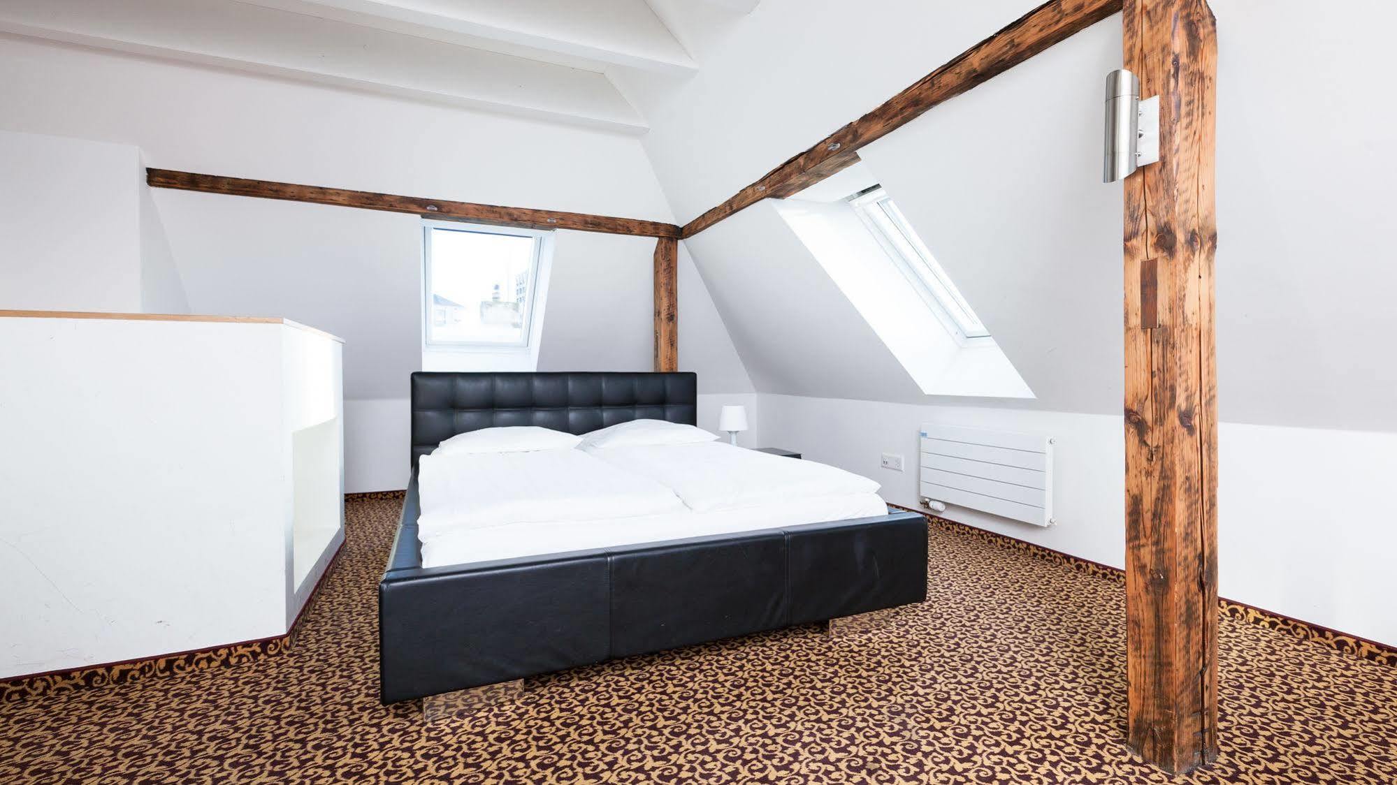 Swiss Star Center - Contactless Self Check-in Apartment