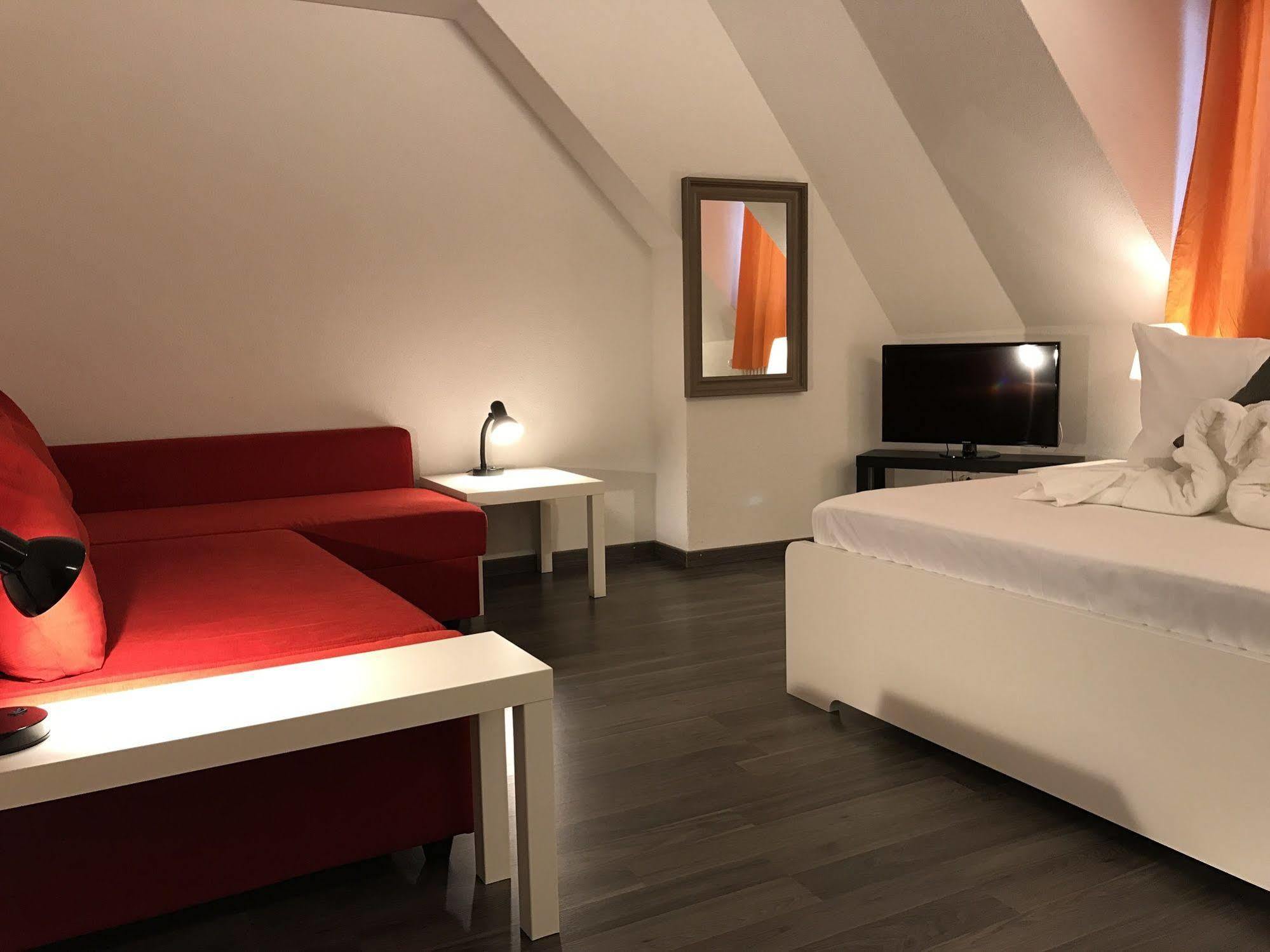 Inside Five Aparthotel 3*