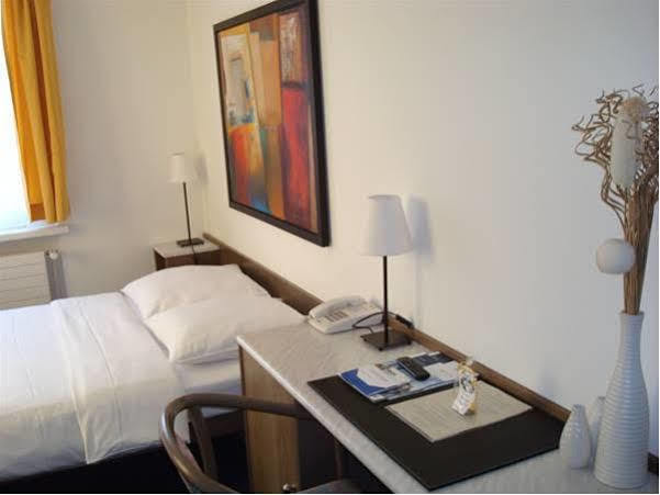 Hirschen Hotel 3*