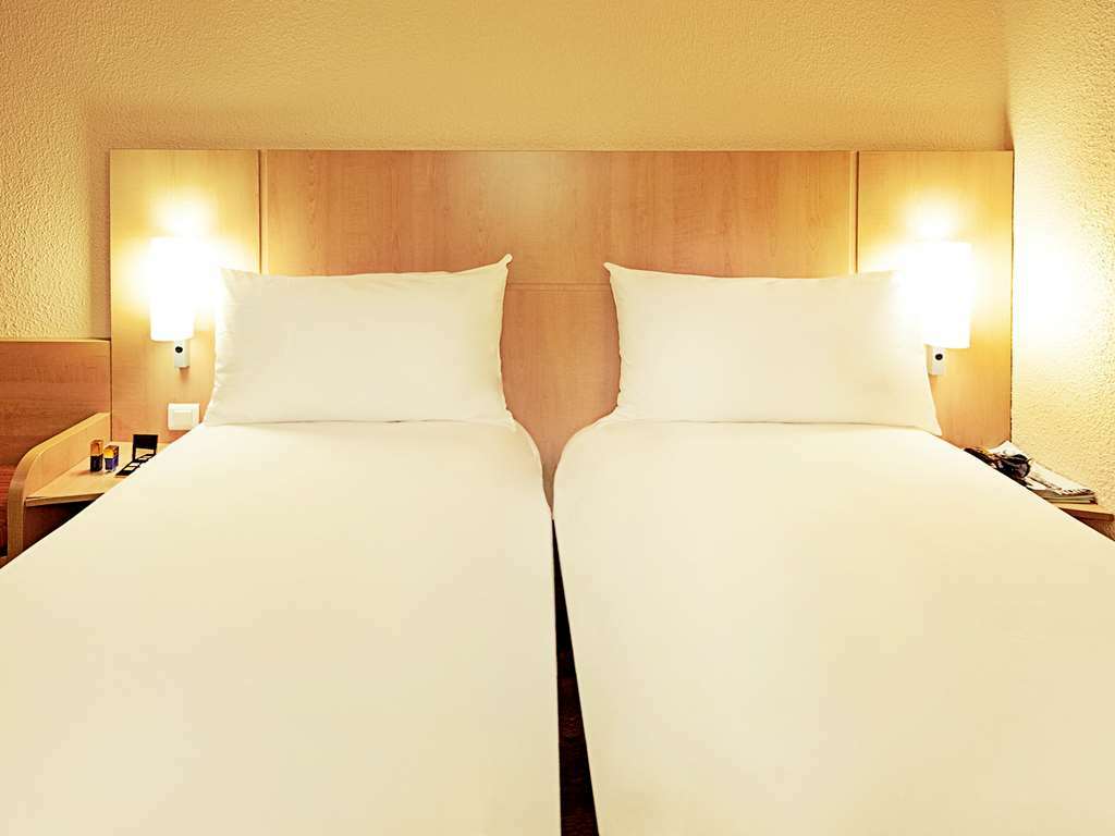 Hotel Ibis West 3*
