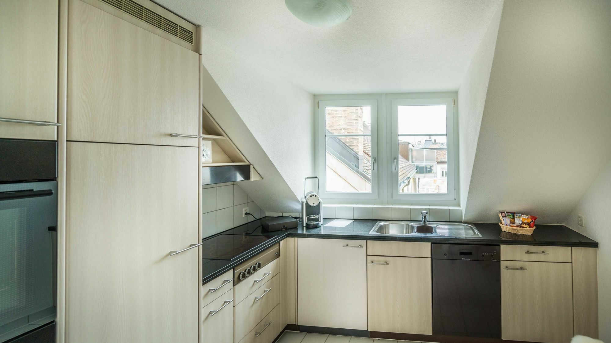 Loewenplatz Near Station By Airhome Zurich