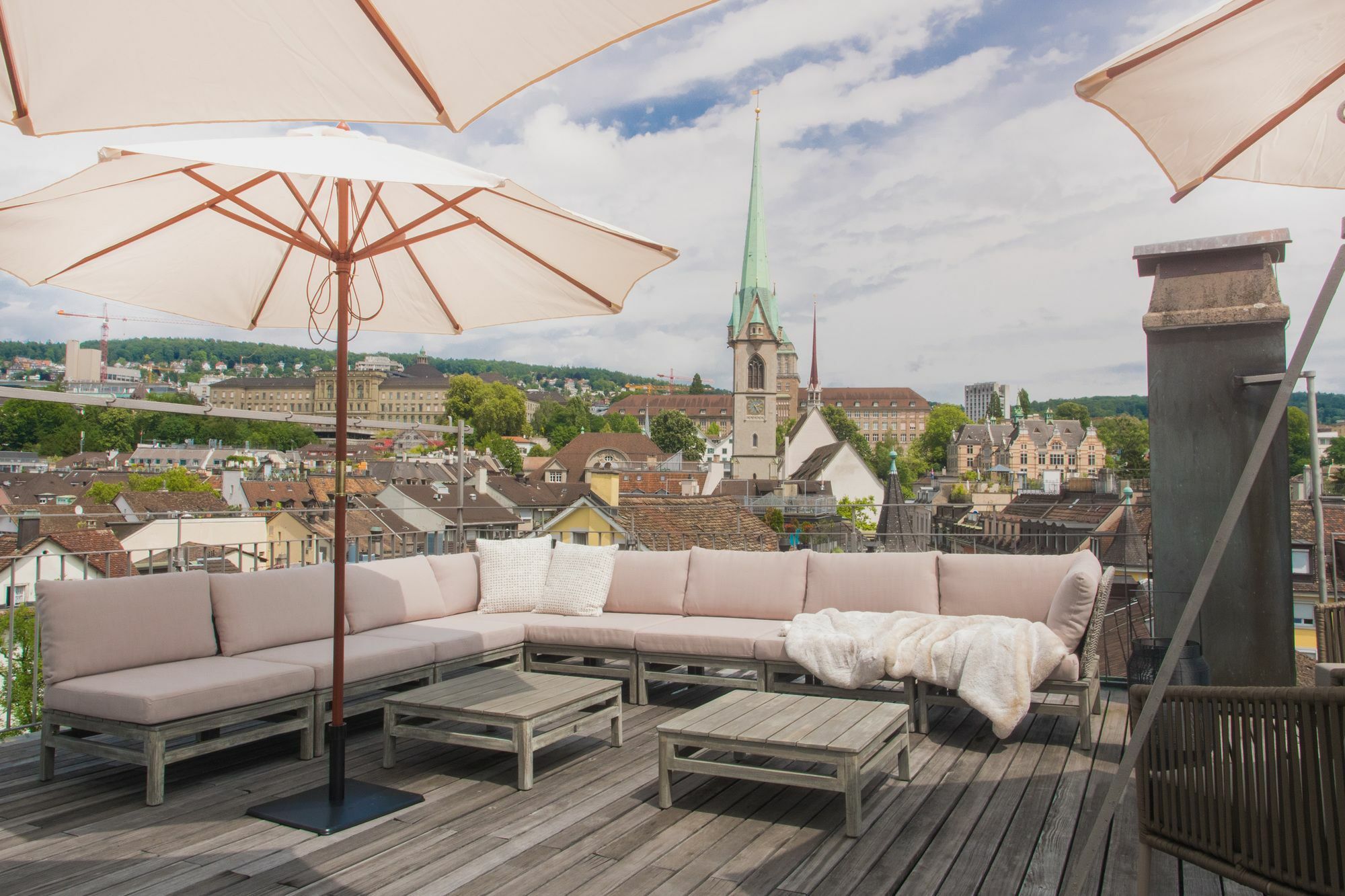 Airhome Limmatquai River View Zurich