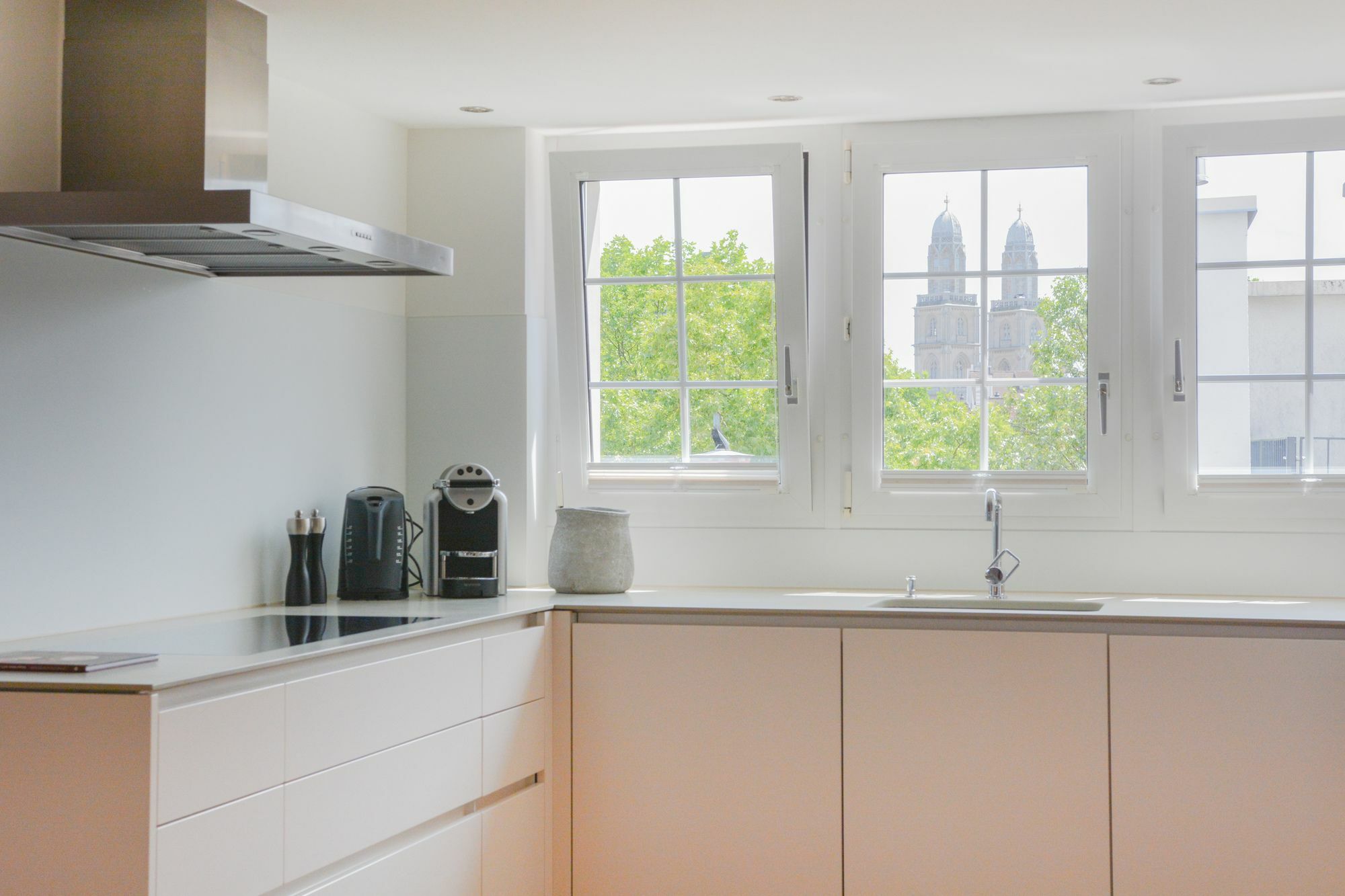 Airhome Limmatquai River View *