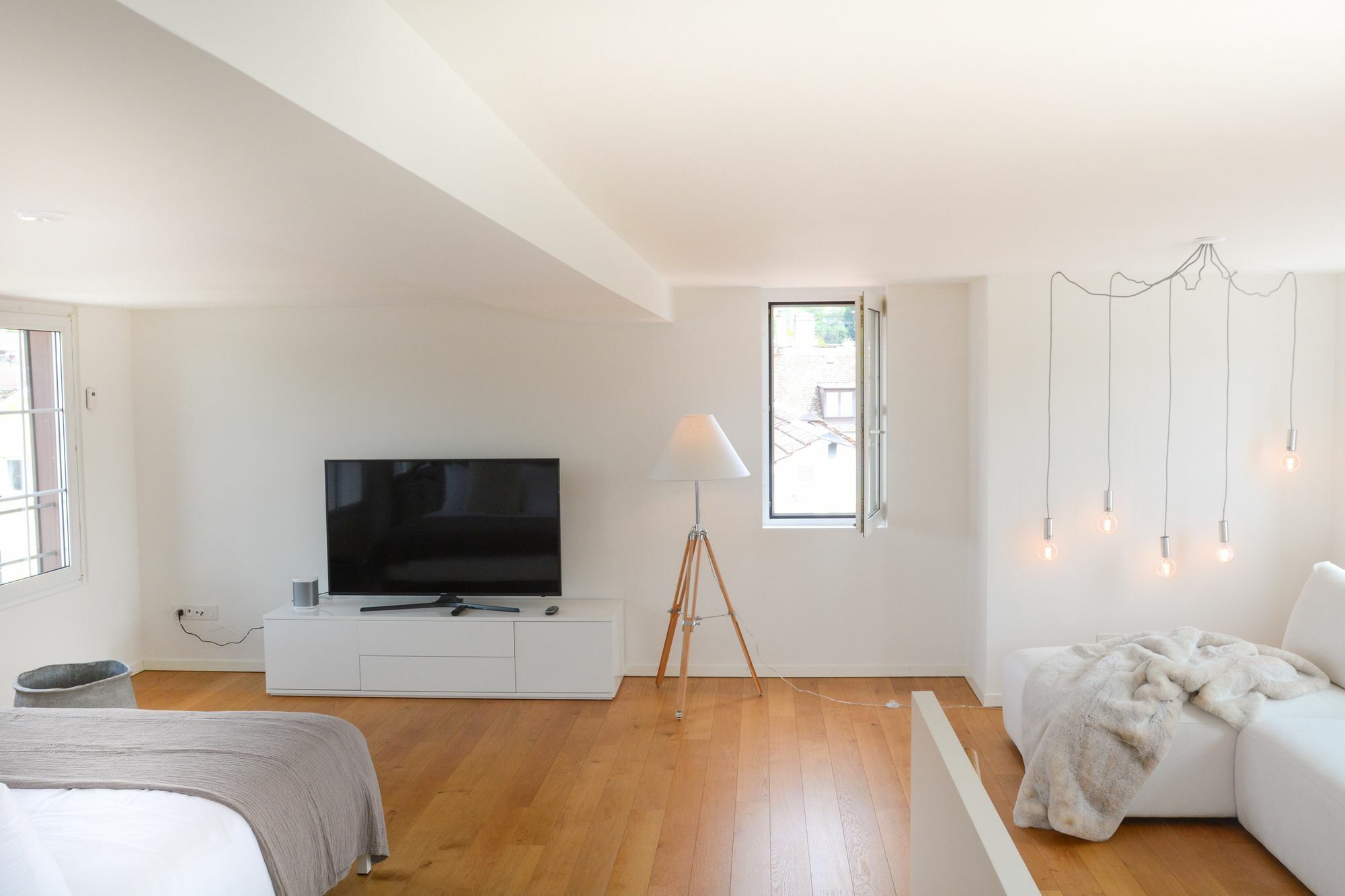 Airhome Limmatquai River View Apartment