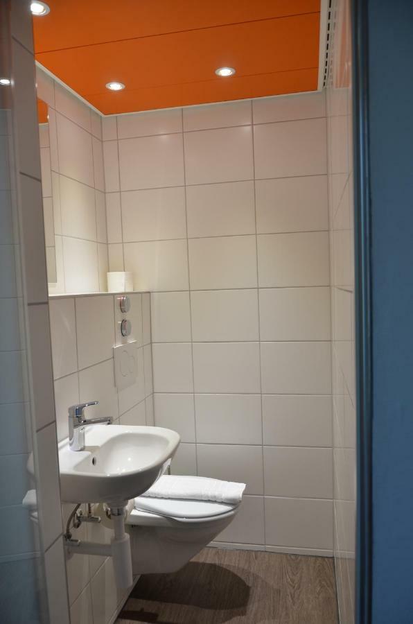 Easyhotel West Hotel 2*