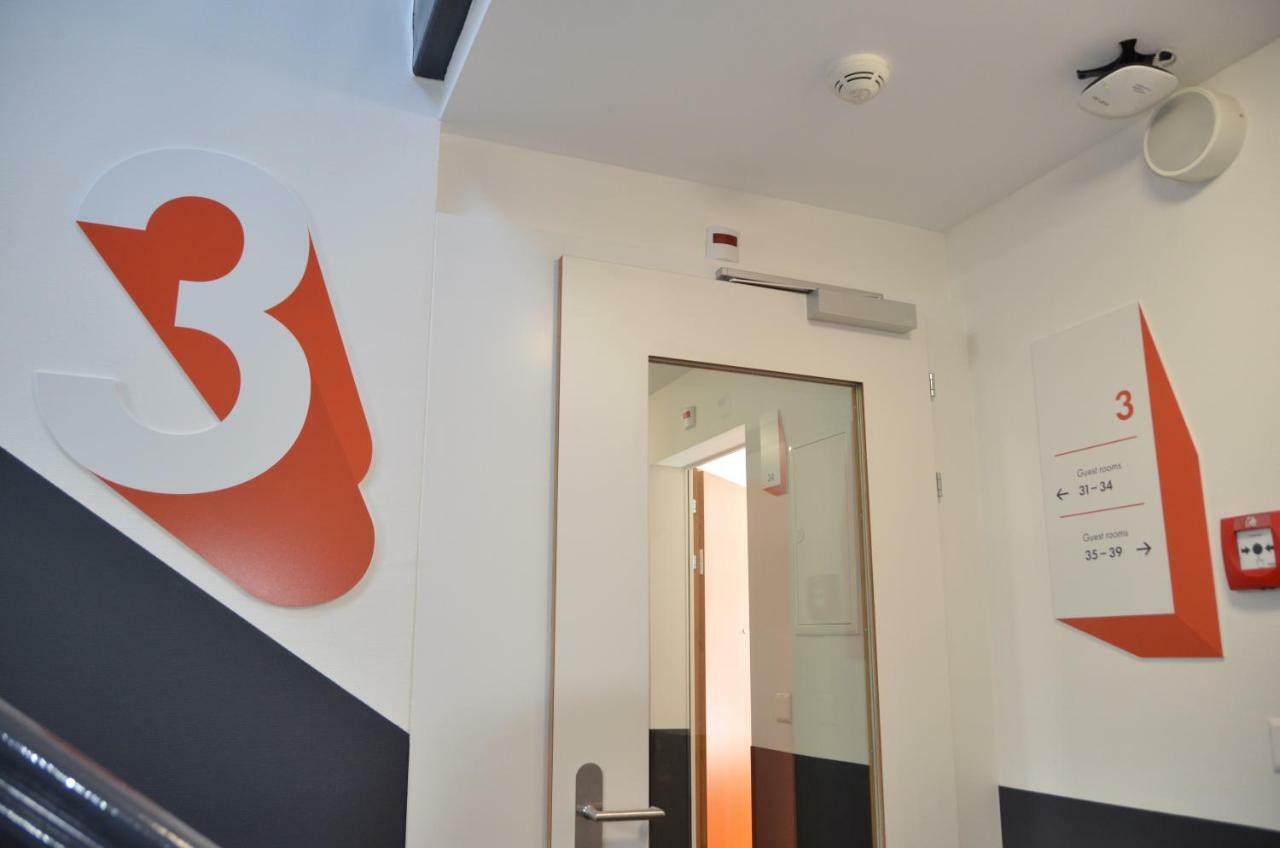 Easyhotel West Hotel
