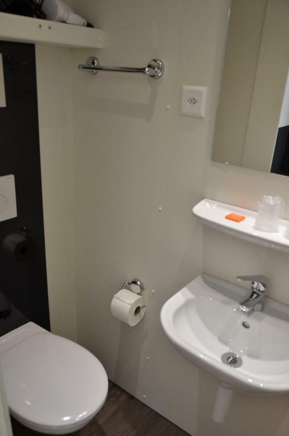 Easyhotel West