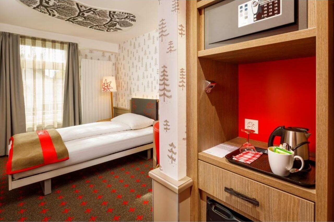 Hotel Swiss Night By Fassbind 3*