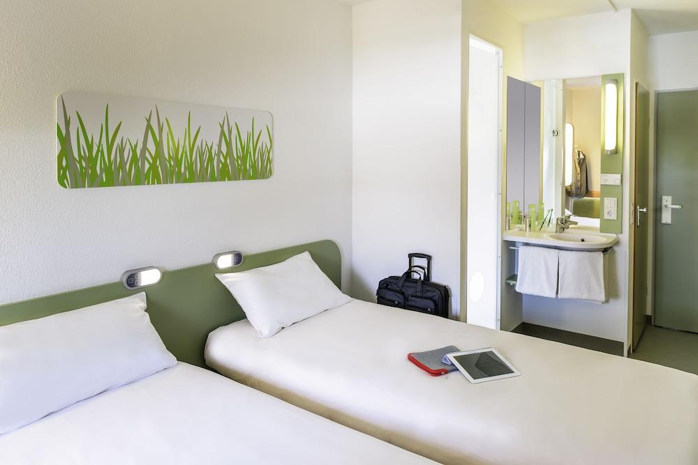 Ibis Budget West Hotel *