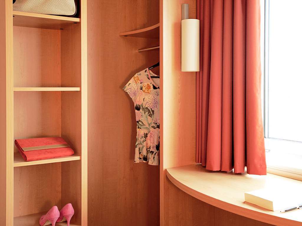 Hotel Ibis West 3*