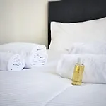 Urban Oasis With Queen Bed And View Be-38