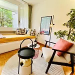 New, Central Studio With Garden Terrace And Much Privacy