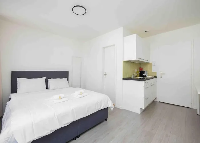 Downtown Deluxe Studio With Queen Bed Be-35